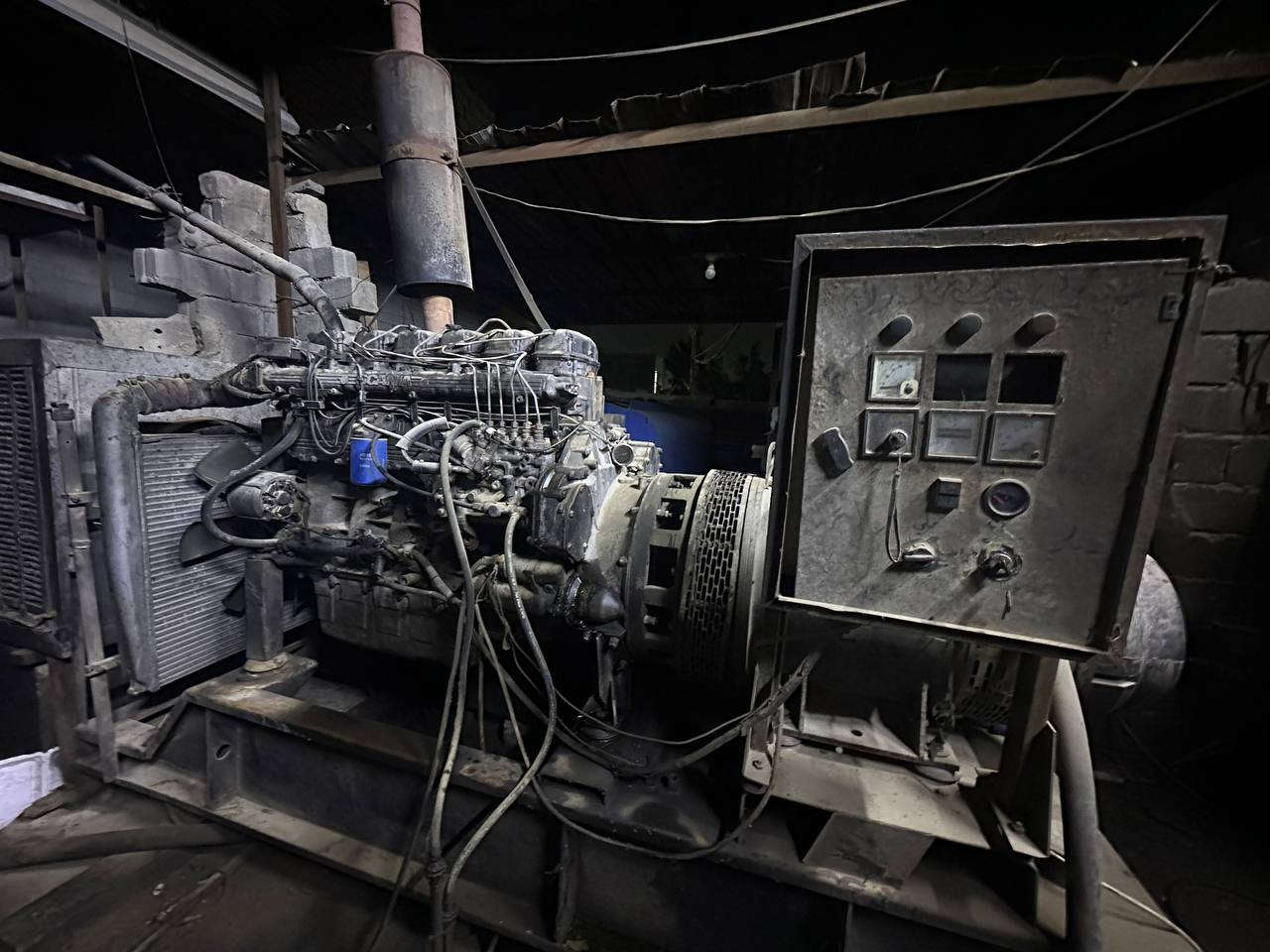 مولده سكانيا 24 بستم 400 عريض 
راس توليد ملفوف 350 
المكينة ما بيها تبخير 
بم كهربائي 
تجي تشوف الحمل بعينك و أشيل المولده 
السعر 45 بيها مجال بسيط أخيكم جماعة ال35 أن شآء الله تلكون غيرها 
مكاني حله 
الرقم الموبايل/***********
