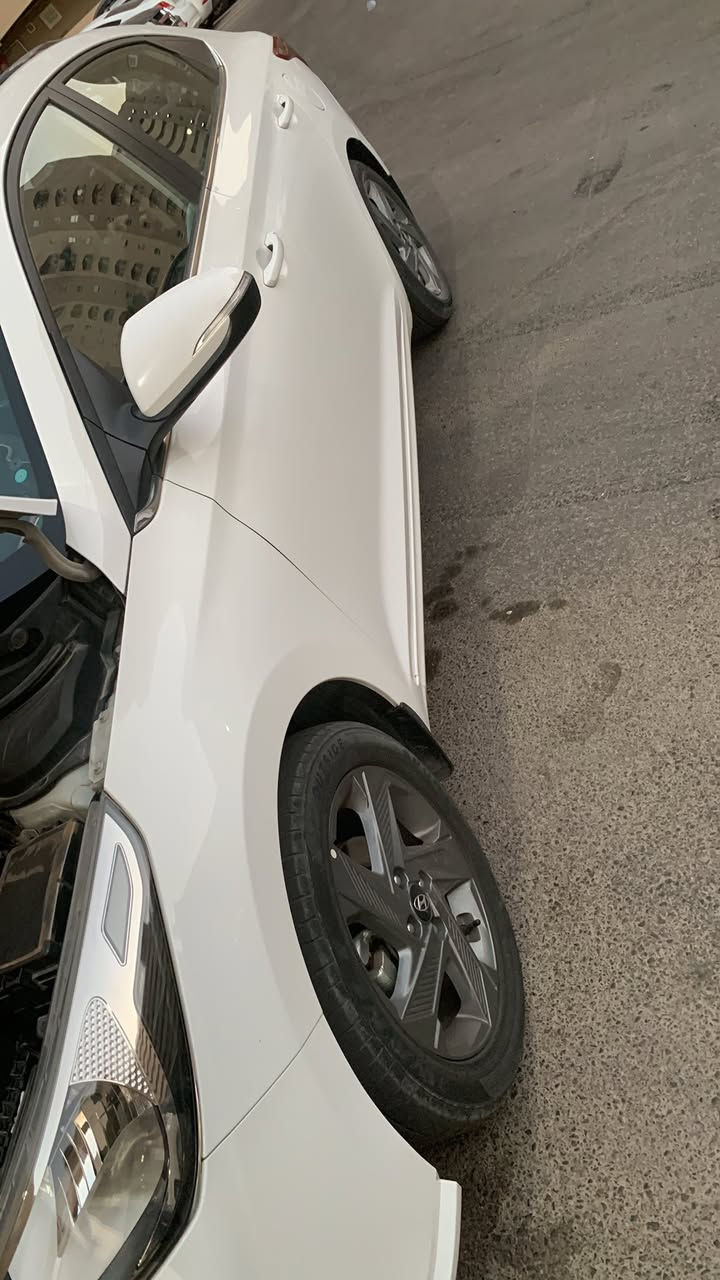 سلام عليكم اخوان عندي خليجي اكسنت موديل 21 بغداد بسمي مال اقصاط بية بارد في الجنطة بدون صبغ وله تبديل اسوي وكالة مواصفات السيارة فتحه اشاير مري تحكم ستيرن تبريد قطعتين داخل السيارة لونين بيجي واسودّ الأرضية جلد تخم تاير ماشية 124 تخلص القصاط سنة 28 شهرالسادس رايد ابيع 125 وبيه مجال 
***********
