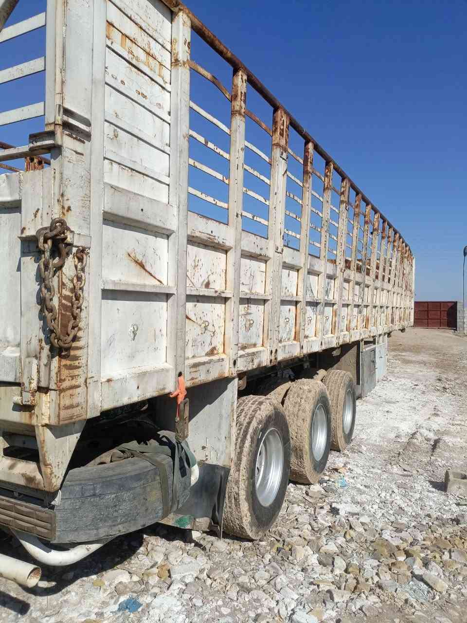 السلام وعليكم عربانه للبيع اكرونه بلاديه طوله 13 وربع ارتفاع 195 دناكير 14 صيني جدد تخم تاير تخم وياله جدد هسه شادهن هوه كهرباء كامله عربانه خفيفه بطوناج مكانه بغداد سعر 105 وبيه مجال لاستفسار ***********
