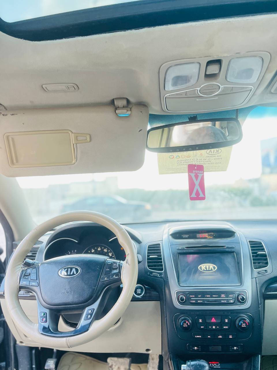 السلام عليكم
 كيه سورنتو وراد امريكي فول و1/1
(6)سلندر 

الموديل (2015) 
 لون اسود الرقم  (بغداد ) 
7راكب 

الموصفات
دخول ذكي بصمه دخول تشغيل بصمه
أشاره بل مرايه المري شفط
أناره لد داخلي ع أربع أبواب 
دوسه ترحيب 
مقاعد جلد تدفه تبريد 
مقاعد كهرباء 
7راكب 
3قطع تبريد
بنرامه
ليت عدسه ولد 
بك ليت شمعه ولد 
حساس امامي حساس خلفي

مصبوغه حزام أثر شخوص فقط مكفول تكم دواخل شواصي كفاله
السعر 130 وبي مجال بسيط 
لاستفسار اكثر اتصل ***********
