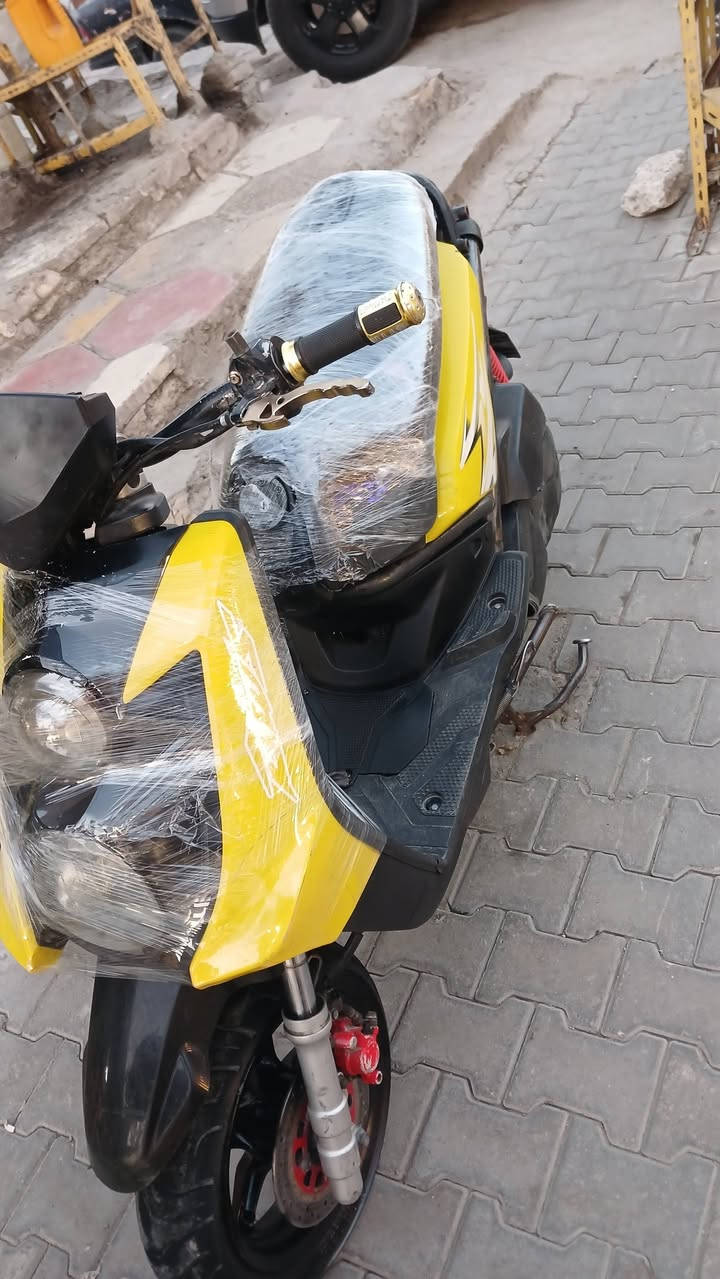 سكنس لون اصفر دراجة كاملة مابيهة اي نقص
دراجة شلعة ومعدل يخبل 
عنوان  بغداد زعفرانية  
***********  
850وبيهة مجال بسيط
