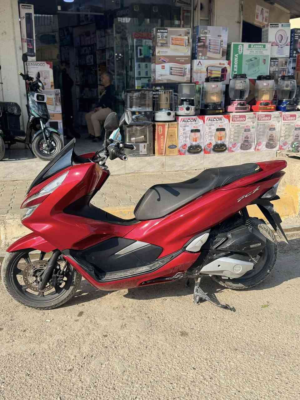 دراجه pcx جيل الثالث للبيع
وارد ياباني اصلي  المواصفات ( نظام ABC ) (حساس ازدحام)
دراجه خير من الله نازله من مزاد كامله اي نقص مابيها تاخذها ؏ الفحص شرط تجيب فيتر وياك يفحص ماشيه(33)الف حقيقي مكان الدراجه ديالى دلي عباس السعر 20$ وبي مجال بسيط 

للاستفسار الاتصال على هذا الرقم ***********☎️
