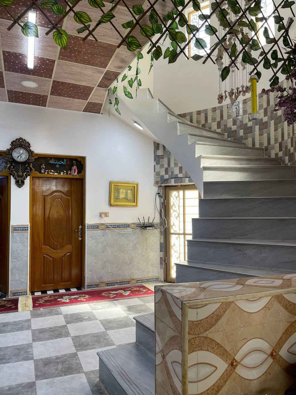 📐 مساحة: 200م حي النداء ....
مجمع بيتي ٢
📜 طابو سند حر – طابق واحد

🔸 المحتويات:
• غرفتين 🛏️
• صالة 🛋️
• مطبخ 🍽️حار وبارد
• استقبال 👥
• صحيات عدد 2 🚿
سطح عدد ٢
مع مخزن جبير 
البيت مرتب ونظيف
السعر ١٢٥ قفل 
للاستفسار اكثر ***********
