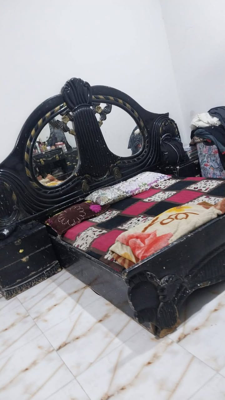 السلام عليكم
البيع
العنوان البصره 
رقمي ***********
