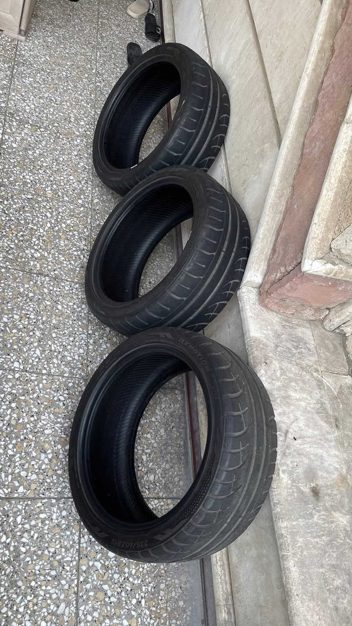 تايرات سم سلك صيني للبيع
تلاث تايرات نظيفات انتاج نهايه سنه ٢٠٢٣ 
ابيعهن كلهن سوه 
مكاني بغداد 
سعر ٧٥ الف
قياس ١٨ / ٤٠ /٢٣٥ 
***********
