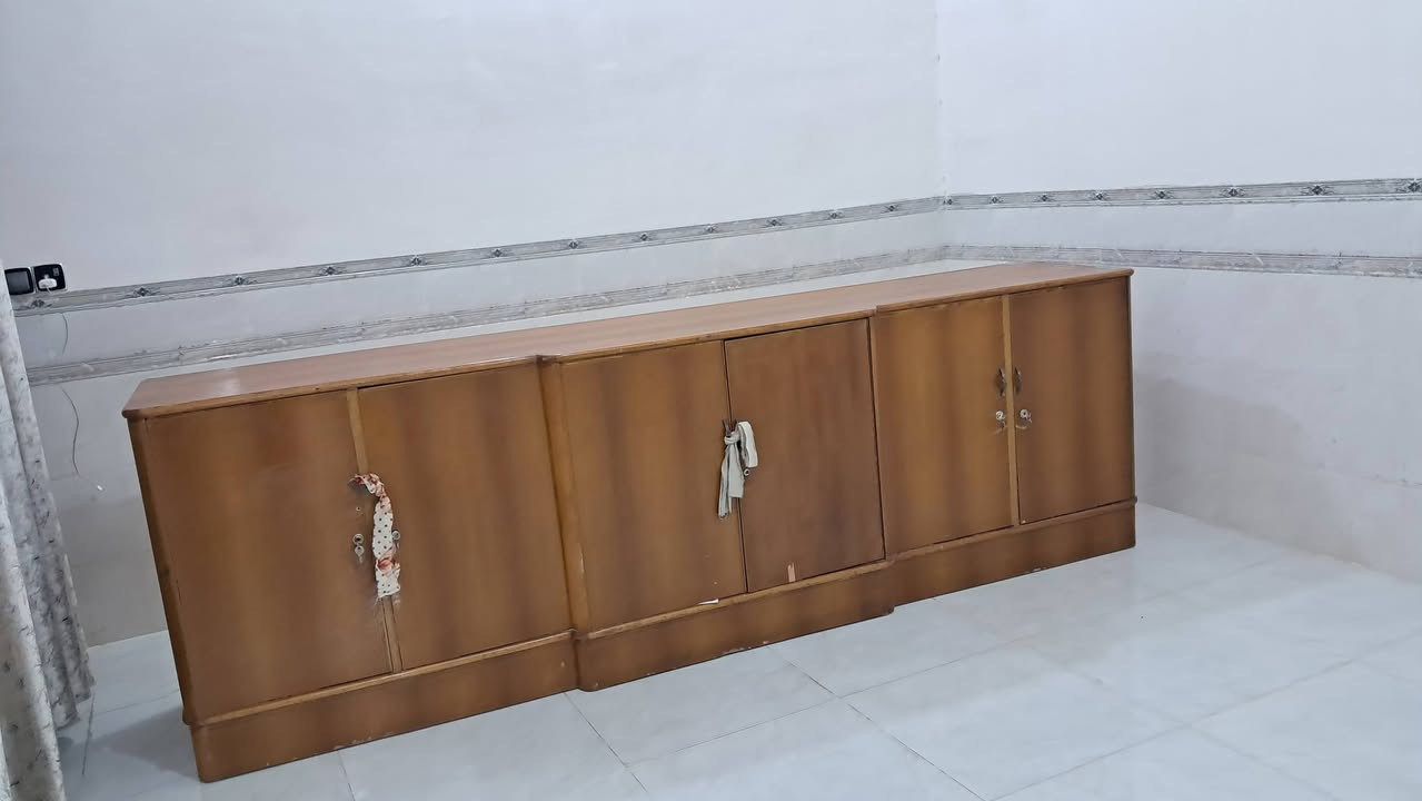 سلام عليكم بوفية تسكام للبيع الطول3امتار مكاني كربلاء السعر 300وبيه مجال للاستفسار ***********
