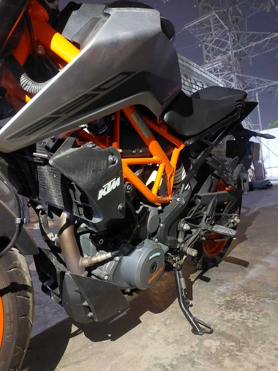 KTM 390cc
عدد الاسطوانات 1 

عدد الدورات بالدقيقه 7000 الف دوره 

ناقل الحركة 6 

نظام التبريد مائي 

سعه الخزان 14,5

نظام الوقود حقن الكتروني 

الوزن 175 kg

نظام ABS Supermoto ABS

سعر الدراجه 6وربع  ملاين 625000000

ماشيه 3000فقط 

رقم للستفسار ***********

مرقم بغداد تحويل ثاني يوم
