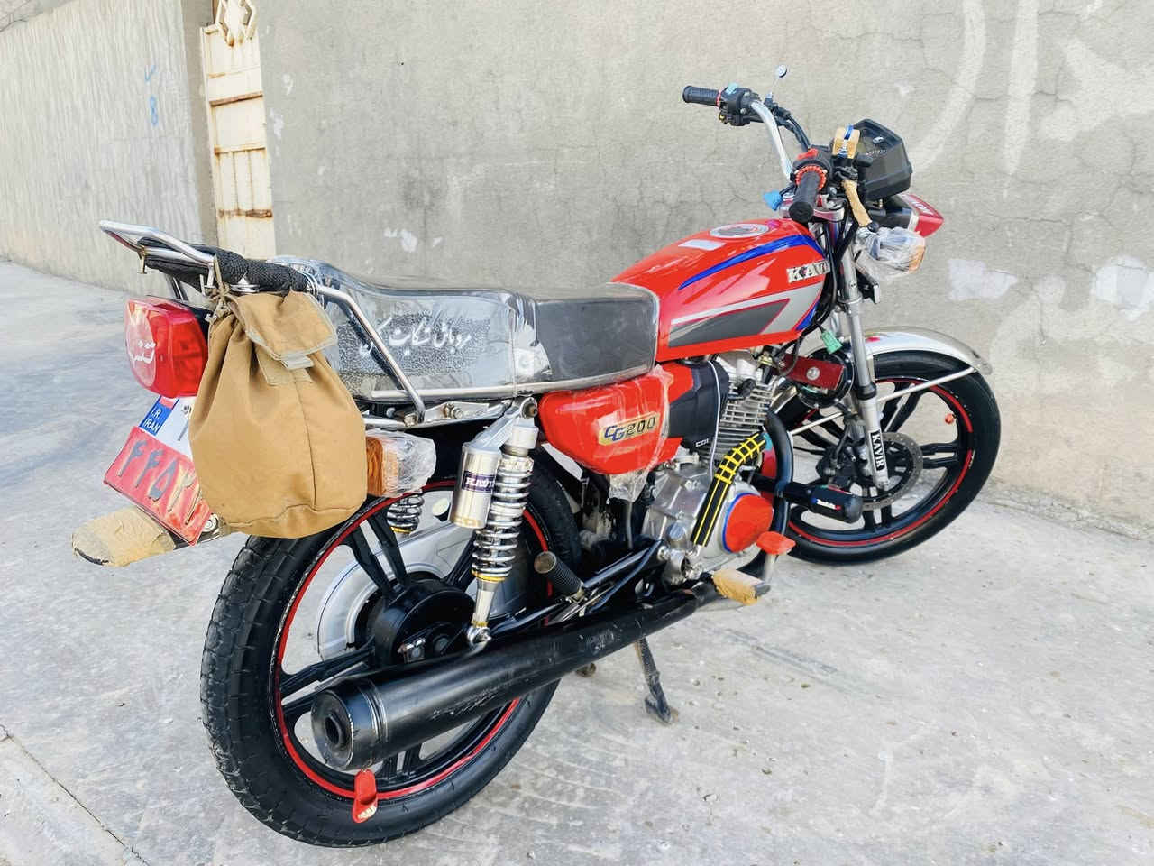 سلام عليكم للبيع كاڤير ايراني اصل بعده صفر محرك برغي منه ممفتوح نضافه فولل ماطور كله بلادي محرك 200ccكهربائيات كله شغال اي نقص مابي شراي سعره مليون او 100 بي مجال خابرني هاذه رقمي ***********واتساب موجود!
