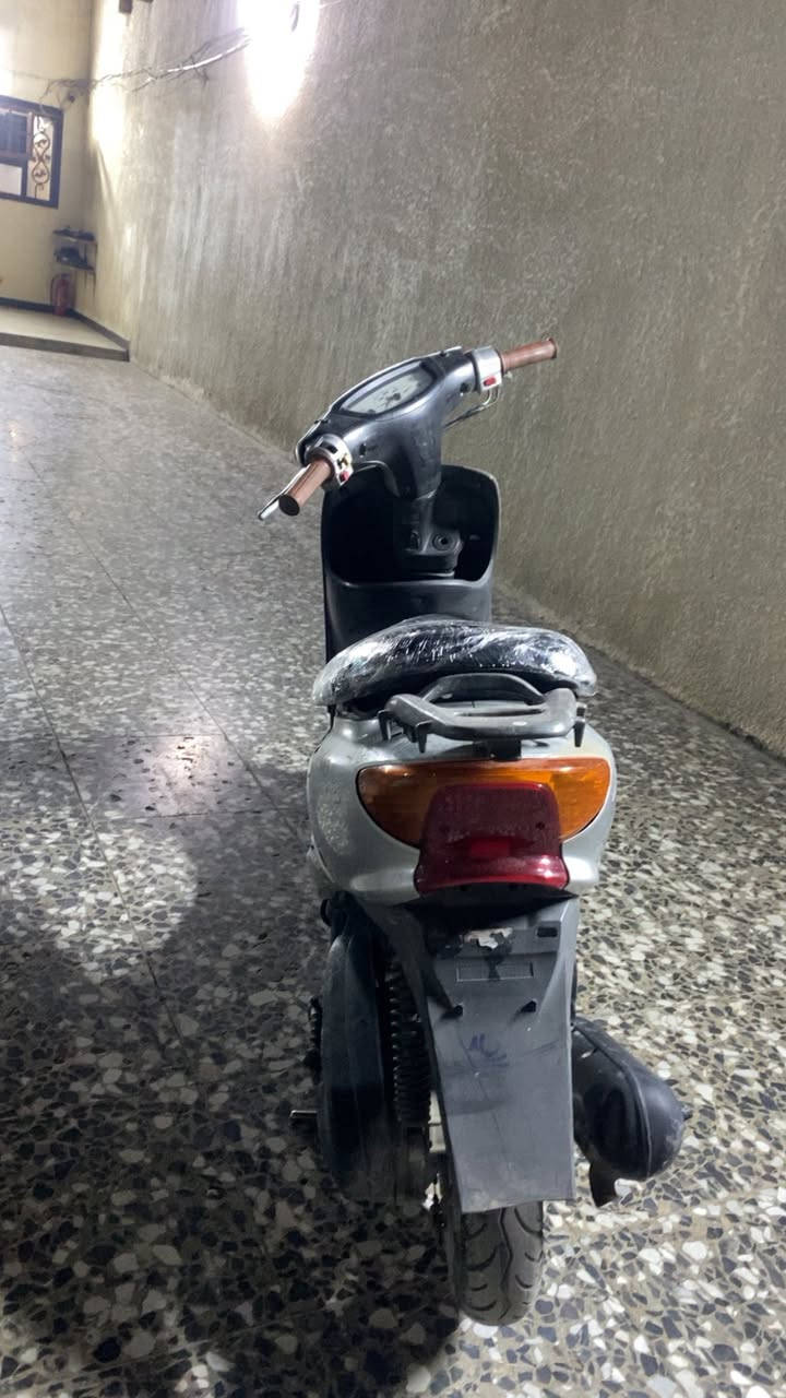 السلام عليكم عصفوريه للبيع دراجه نضيفه وكامله مكمله سلف كهربائايات عداد كله شغال مكينته بل جيس سعر ٣٠٠ وبيها مجال رقم *********** مكاني بغداد المنصور
