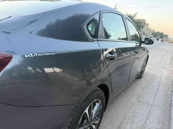 السلام عليكم 
فورتي وارد امريكي موديل 2024
فئة LX
محرك 2000
مرقم بغداد باسمي
السعر -(153) ورقة وبيها مجال  
السونار بالمنشور
العنوان بغداد الشعب 
***********
