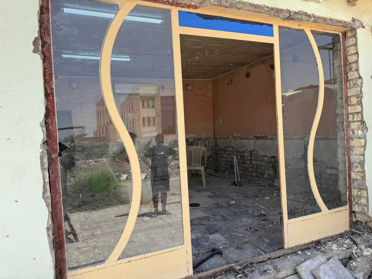 للبيع جم خانه وباب دفتري العرض 3 مترات والرتفاع مترتين و 20 بغداد النهروان ***********
