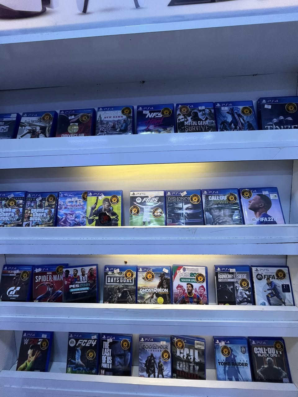 اقراص ps4 مستخدم نظافه 100
بابل محاويل حي 17 
توصيل موجود لكل العراق 
***********
