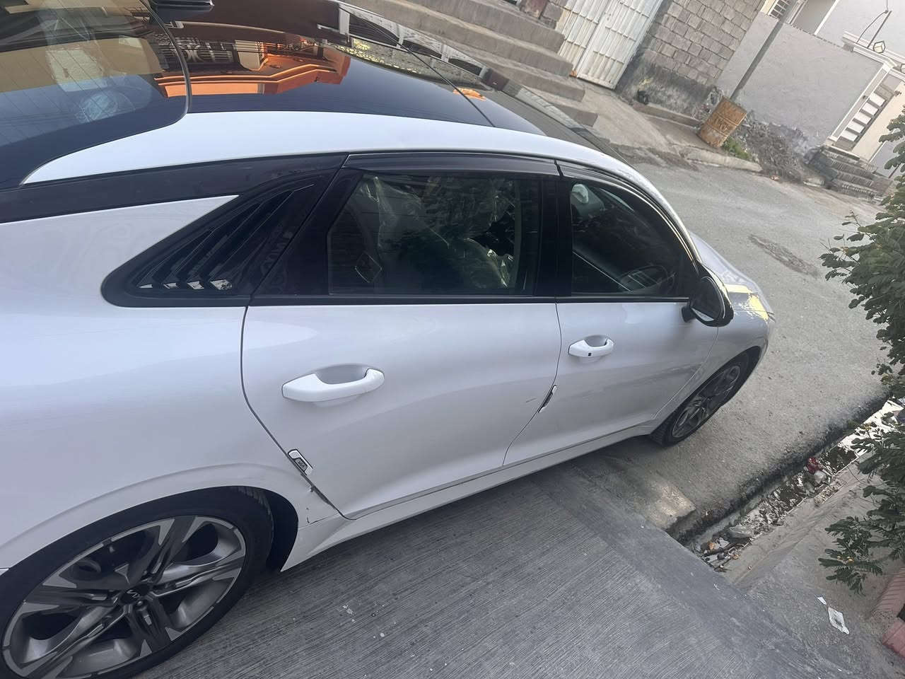 سلام عليكم 
سيارة K5 موديل 2023وارد أمريكي 
السيارة رقم ديالى معوقين 
وكالة عامة 
السيارة فول مواصفات 
محرك 1600 تيربو 
الضرر مع الصور 
السعر 170$
العنوان ديالي المقدادية 
***********@إشارة
@
