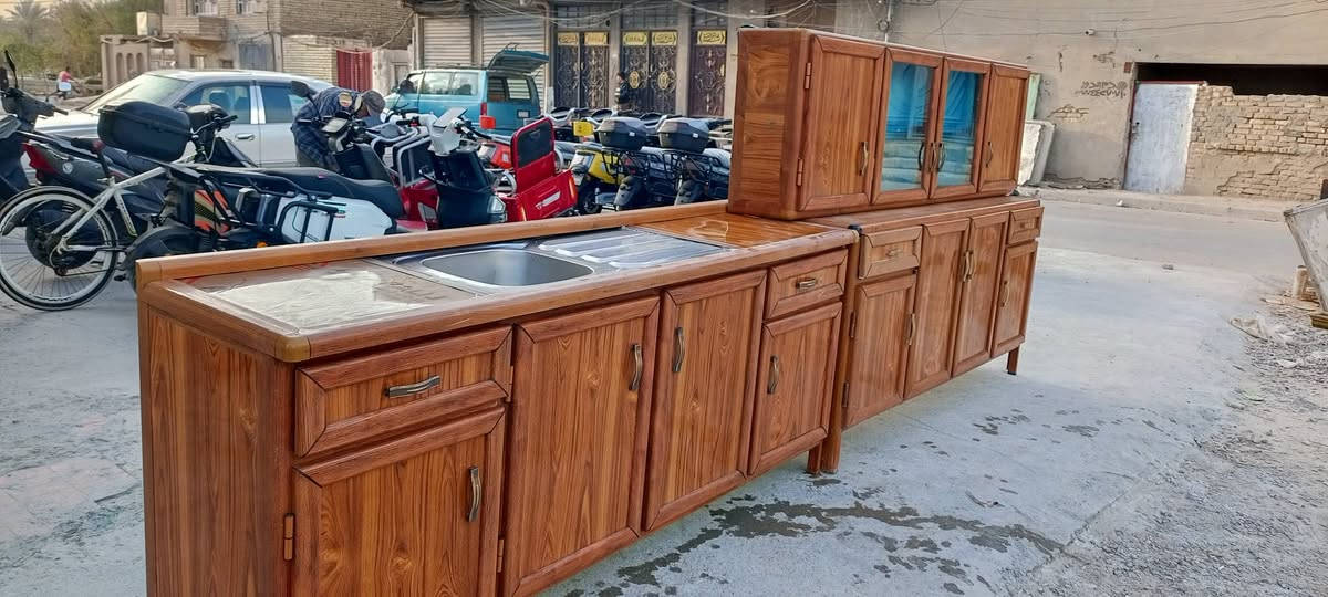 للبيع كاونتر نظيف جدا مكان بغداد شعله ***********.
