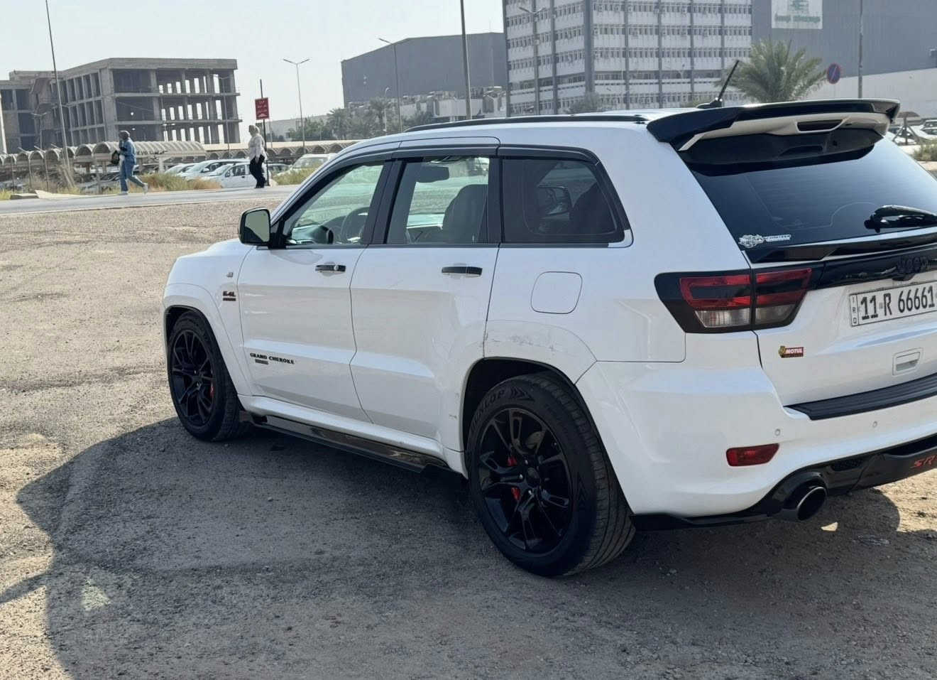 السلام عليكم 
للبيع Jeep SRT 6400
2013 خليجي كفالة عامة رقم بغداد مميز 66661
فول مواصفات للاخير
دفع رباعي4x4
كشنات جلد
مقاعد امامية كهربائية 
خزن ميموري 
مقاعد امامية تدفئة مع تبريد 
المقاعد الخلفية تدفئة 
ويل قياس 20 انج مع تخم تايرات دلوب 
ستيرن كهربائي 
سقف بانوراما 
وضعيات قيادة 
منظومة زنون 
تشغيل عن بعد 
حساس امامي وخلفي
كامرة خلفية
نظام صوت 16 سماعة 🔈 مع دمام خلفي
فجوج برمبو 

**الاظافات الي عليهة 
دبات بورلا + دون بايب
شوته afe
اويل كاج كان 
ولف حماوة ريسنك 
بلكات ريسنك 
برمجة مصطفى ايكل 

السيارة مكينة كير تبريد كله جديد ونظيفة حيل 
السعر 225 ورقة وبيه مجال 
المكان بغداد 
***********
