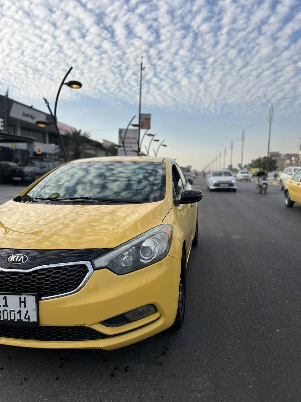 السلام عليكم كيا فورتي موديل 2016السياره أمريكيه حادث السياره جاملغ الامامي اليمن بدون دواخل السعررر(105)*********** السياره ما مشتغله تكسي اشاير بل مري تخم تاير جدد كير ومحرك مكفولات تبريد وتدفئة شغالات تبريد ثلج رقم الانگليزي بأسمي مشروع وطني ثاني يوم تحويل هزه جديده الشراي يتصل
