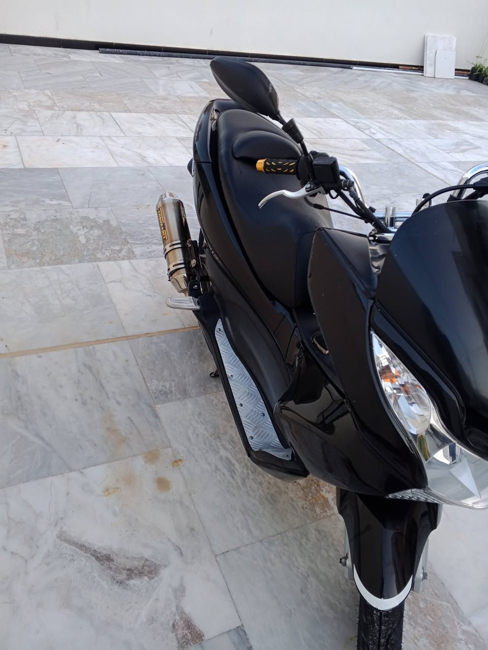 للبيع pcx ياباني اصلي جيل اول كفاله عامه  سعر 14 وبيها مجال مكاني الدوره صالصنه رياضي ‏‪***********‬‏
