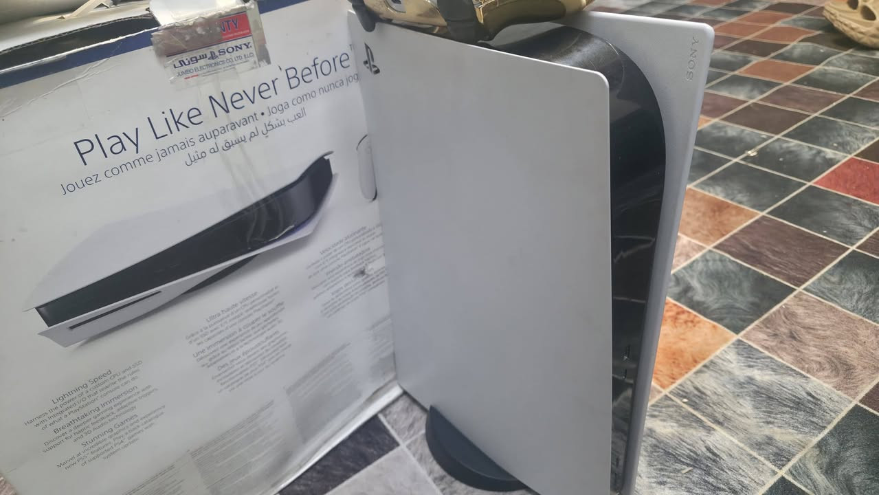 بلي 5 امريكي نضيف مع ملحقاته غير داخل تصليح ولا مفتوح السعر ٥٥٠ 
مكاني بغداد بسمايه للتوصل لاتصال *********** ملاحظه لايوجد خدمه توصيل
