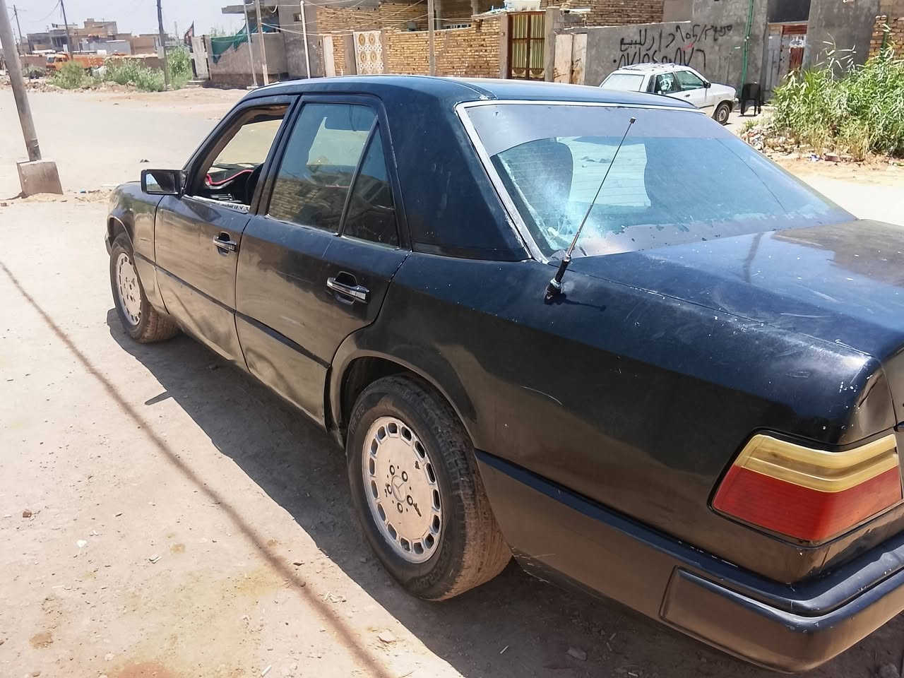 السلام عليكم البيع مرسدس دب رقم قادسيه مكينه وكير جديدات حداديه جديده كهربيات شغاله السياره جاهزه السعر 22ورقه بيع ومراوس مكان السياره الدوانيه قضاه الشاميه رقم الموبايل ***********
