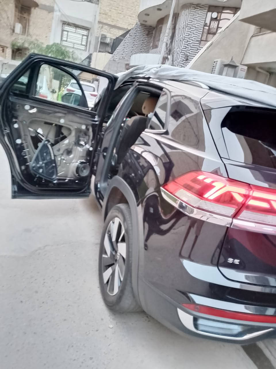 -يتوفر زجاج السيارت الحديث والقديم 
-بأسعار جيده تبديل الزجاج الامامي الكافه انواع السيارات 
-تبديل الزجاج المضلل البيبان والخلفيه 
-ازاله التضليل من الزجاج الامامي والابوب
-تنضيف مكان الزجاج بعد ازالته  
-ويتوفر زجاج اصلي الكافه انوع السيارات 
-ويتوفر زجاج درجة اولى مع ضمان جوده العمل والزجاجه -فتره الضمان 3️⃣سنوات 
مع احسن انوع السلكون 
-يتوفر جميع انواع السلايتات لجميع انواع السيارات
-ويتوفر زجاج درجه ثانيه ضمان فقط جوده العمل وليس -الزجاجه 
-وكل هاذه عدنه شد موقعي داخل بغداد فقط ضايج من -الزدحام ماعندك مجال تجي احنى نجيك بكل مكان ابغداد 
-وتشوف الشغل اذا ميعجبك ربع متنطي والجامه هديه من -عدنه الك 
-موقعنا شارع شيخ عمر قرب مقبره الغزالي 
-للاستفسار اكثر اتصل بنا او مراسله ع واتس اب***********ابوفهد
