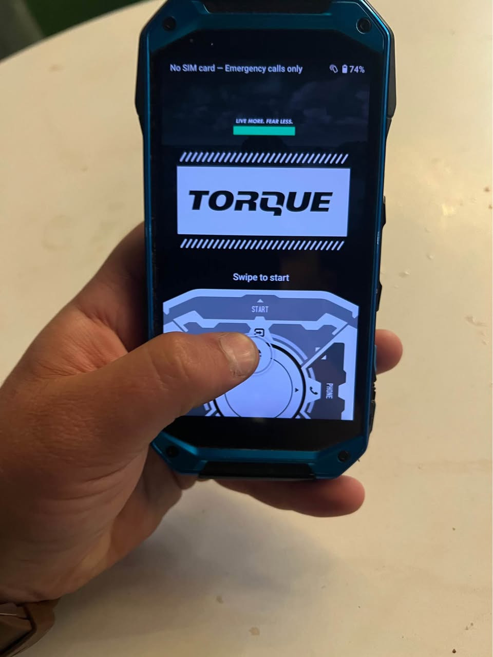 مواصفاته: Torque
يشغل 60افريم وكلش سلل انسى تعليك

* نظام التشغيل: يعمل بنظام Android 9.0 Pie.
* المعالج: مزود بمعالج Snapdragon 660 ثماني النواة. 
* الذاكرة والتخزين: يحتوي على ذاكرة وصول عشوائي (RAM) بسعة 4 جيجابايت وسعة تخزين داخلية تبلغ 64 جيجابايت. 
* الشاشة: شاشة TFT بحجم 5 بوصات مزودة بحماية DragonTrail.
* الكاميرا: كاميرا مزدوجة بدقة 24 ميجابكسل. 
* البطارية: سعة البطارية 2940 مللي أمبير في الساعة.

سعر 75
عنوان بغداد دورة 
رقم *********** بغداد, العراق
