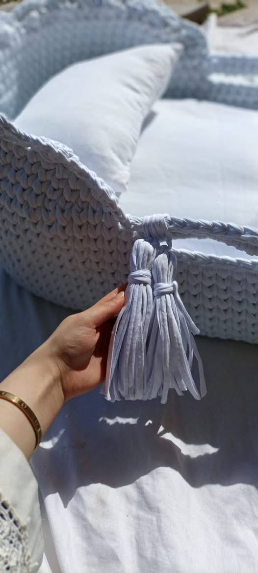 تفاصيل صغيرة… تصنع جمال كبير. 🤍 
كريكوت الفيونكه 🎀
اللون حسب الطلب
متوفر توصيل لجميع محافظات العراق 🚗


**إذا كنت صاحب هذا الإعلان وتريد حذفه لأي سبب، رجاءا أرسل رسالة إلى الدعم الفني**