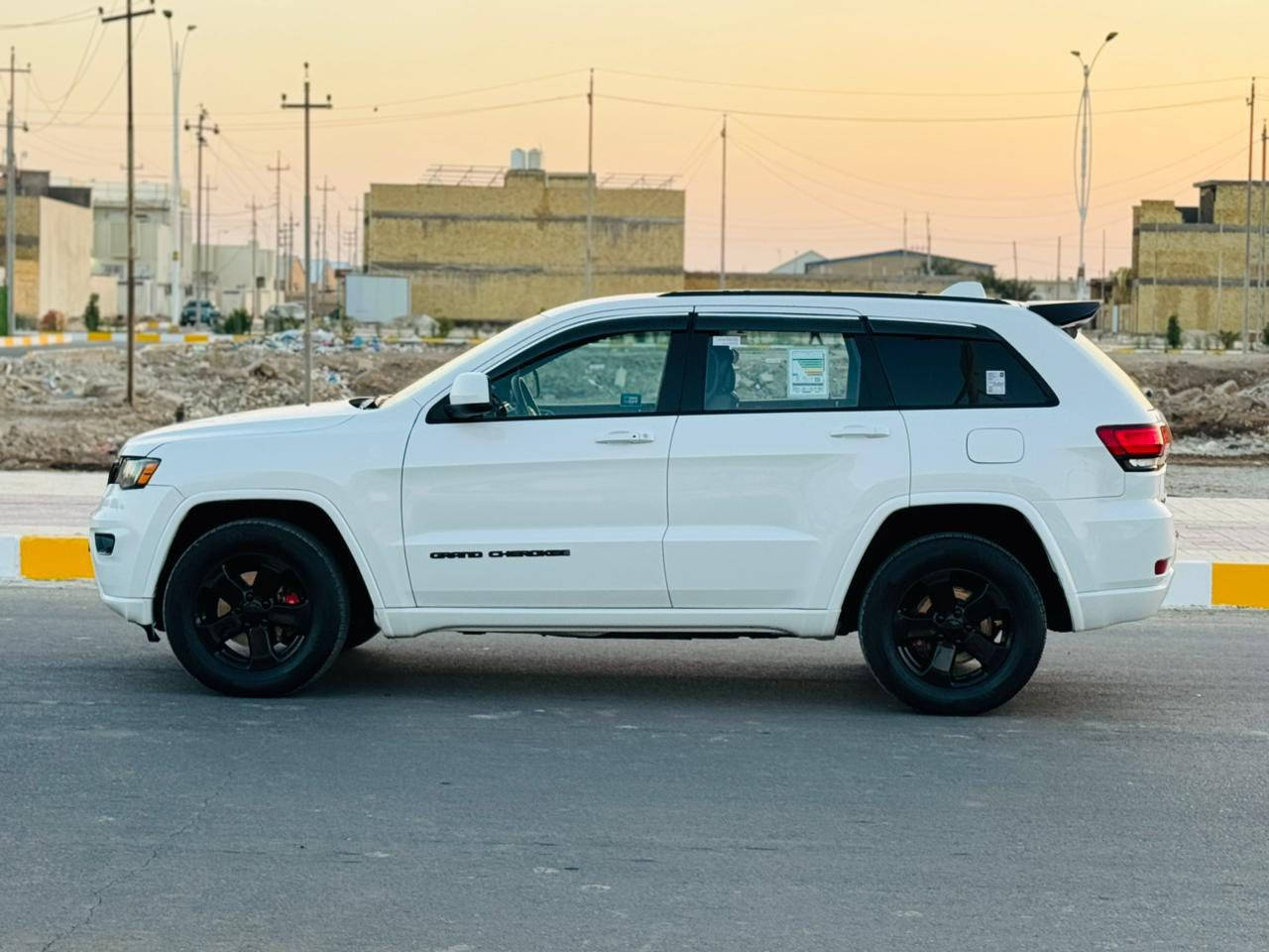 سلام عليكم لبيع جيب لاريدو موديل 2018 اصل حادثه جاملغ وبنيد بدون ضرر داخلي  سياره جديده لابارد لا شخوط موصفات السياره تحكم استيرن شاشه كبيره كامره دوار يدات استيل حاجب ع لايت جنطه كهرباي بصمه كشنات جلد وكهرباي بصمت باب أشار ب مري دواخل لونين جديده وجاهز شرط الف ماذب عليه السعر 198وبيه مجال نتصال ع رقم ***********
