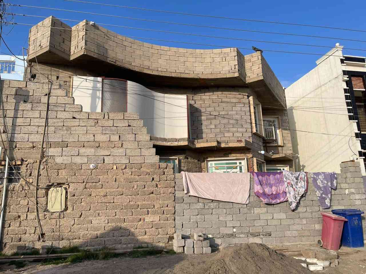 بيت تجاري مقابيل المثنى 
 للبيع في حي صلاح الدين مساحة 300 متر 
6 غرف نوم 
للمزيد من التفاصيل مراسلة الصفحة او الاتصال 
***********
