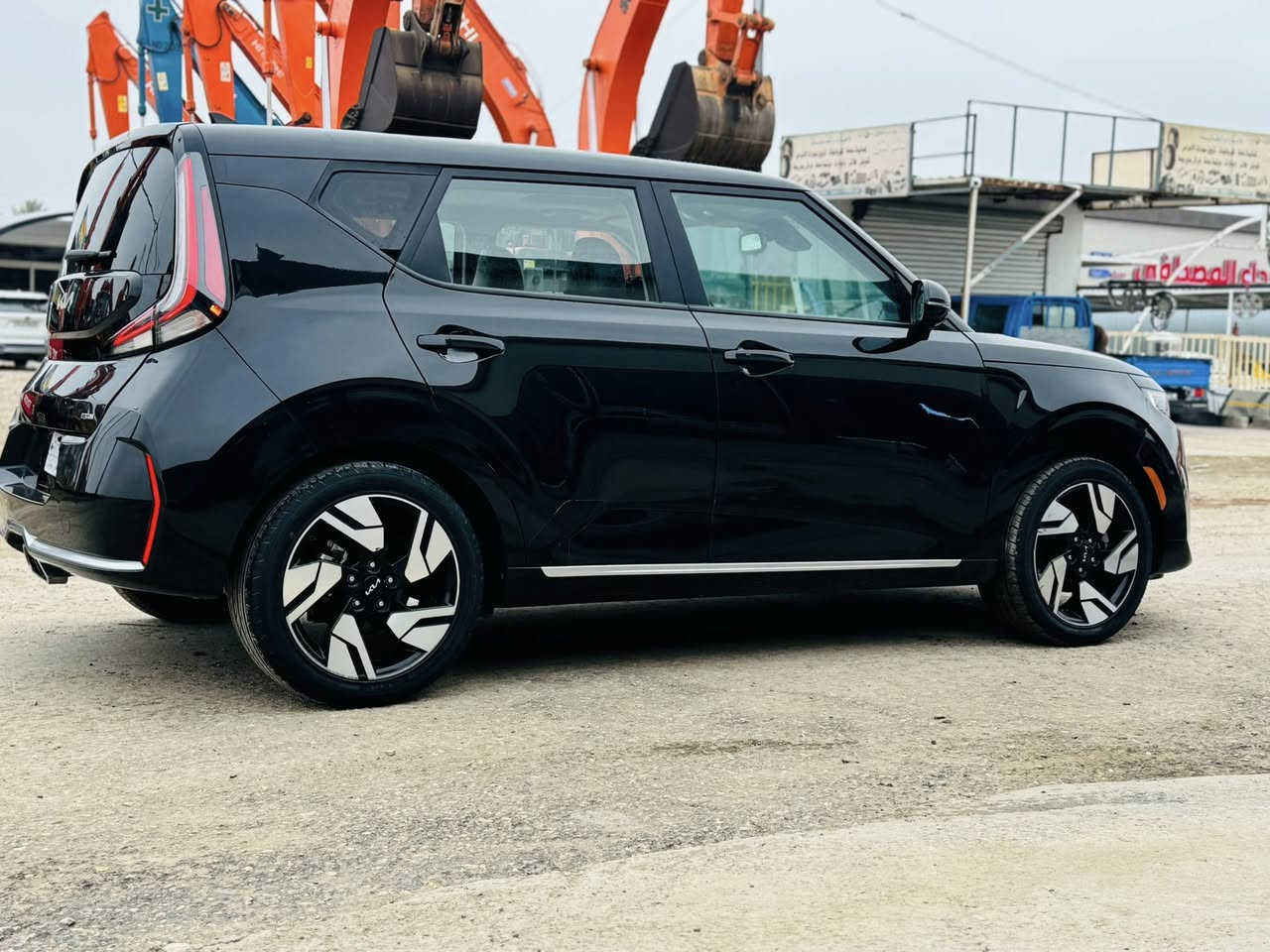 السلام عليكم كيا صول 2023 GTLin فول مواصفات واحد ع واحد لونهه اسود ملكي السياره جاهزه وجديده حادثهه جاملغ امامي بدون دواخل  السعر 159  ترهم بيع او مراوس مكانهه بابل  للاستفسار ***********//***********
