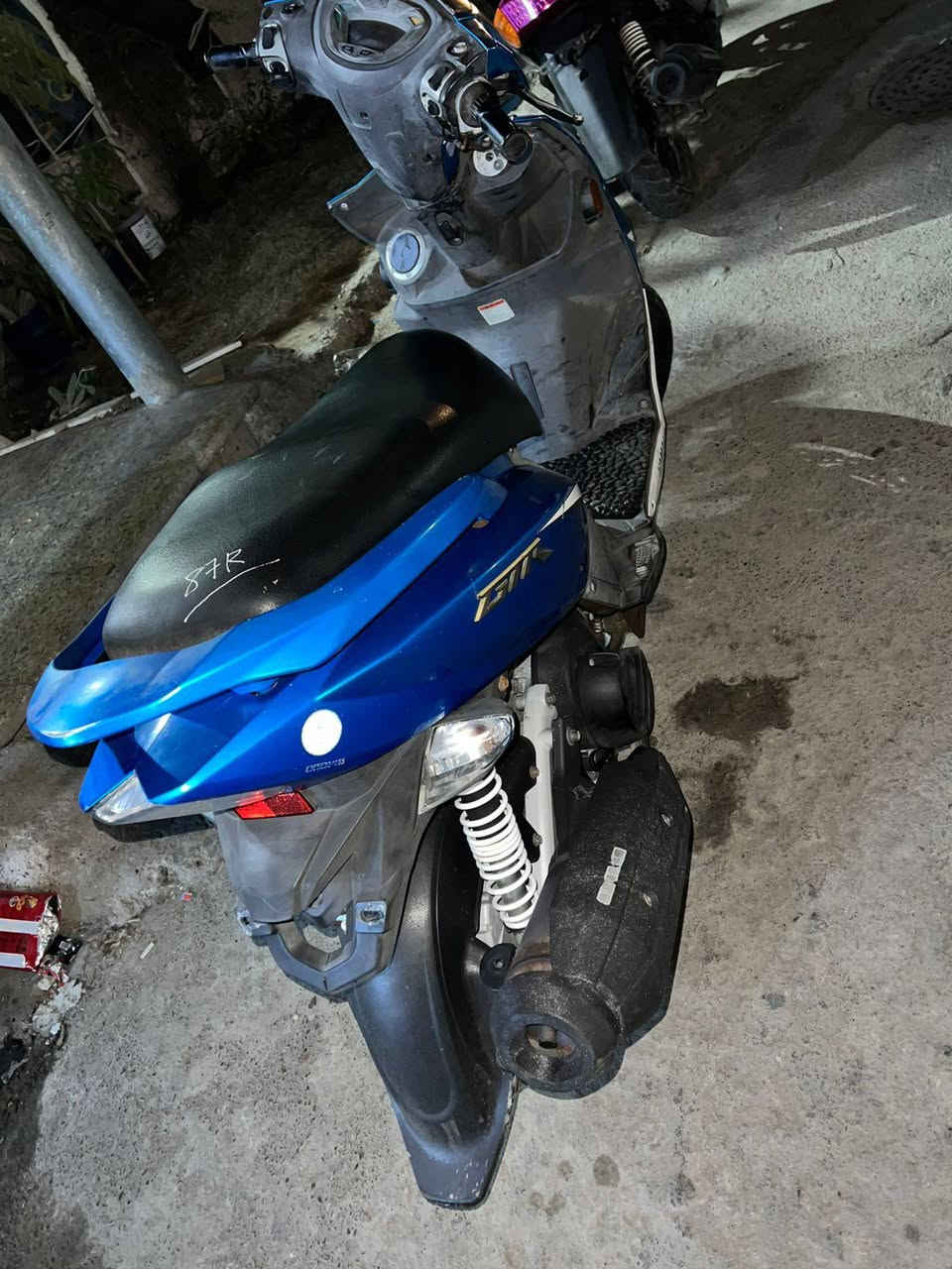 سلام عليكم دراجه GTR مكفول كفاله عامه صار له ٥ايام من نازله من الرمبه من شارع فلسطين بعده جديده بجيس شغل واطلع ربع متصرف عليه العنوان بغداد صليخ قرب تقاطع صليخ ***********سعر 1300موجود بكل وكت
