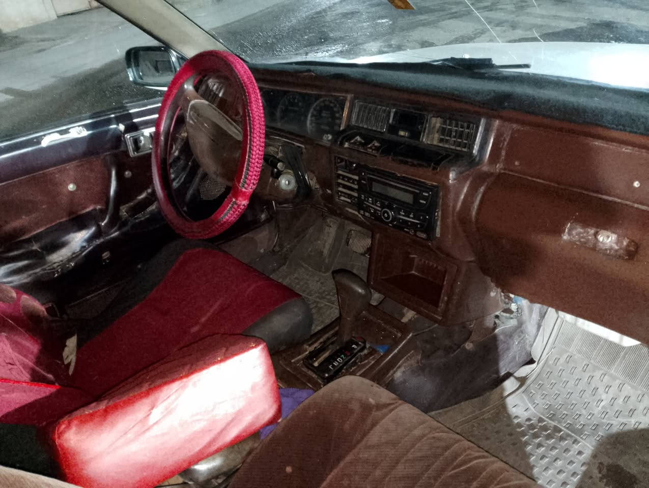 السلام عليكم سياره سيدان موديل 91 السعر 20وبيها مجال الطيبين وحي الله الجميع ***********
