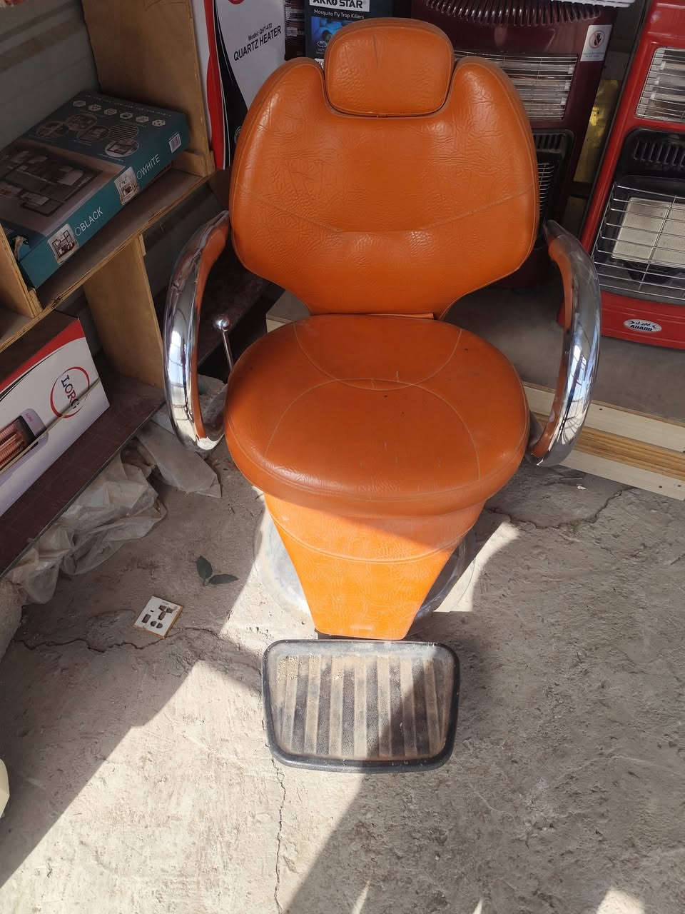 كرسي جك شغال+ مرايه سعر 150 مكان الديوانية طريق السنيه ***********
