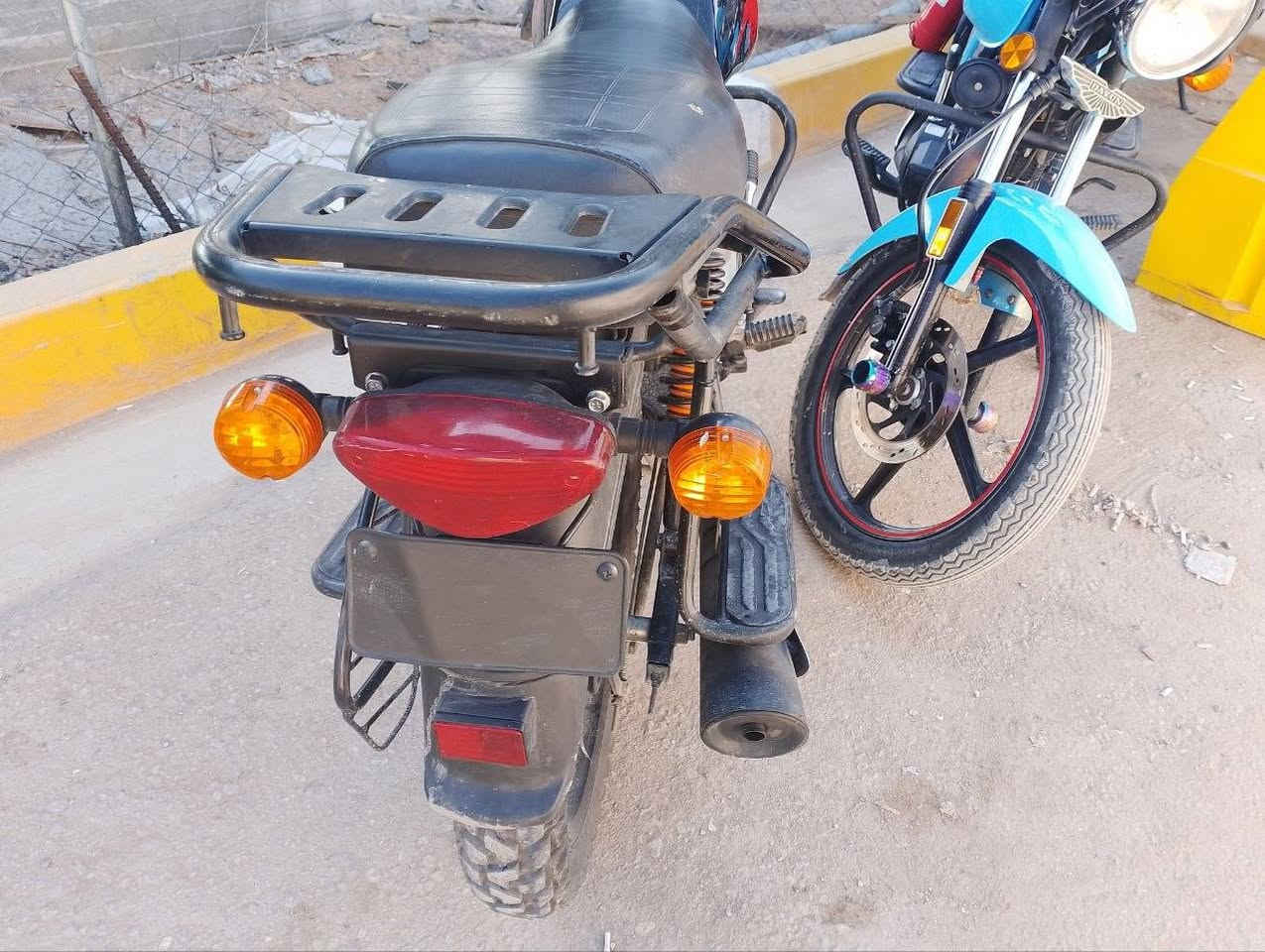 ببوكسر مديل ٢٢ طالعه ب ٢٣ دراجه نضيفه مرقمه كربلاء ب اسمي مجفته مره بس بستم وكل غراضها دلتها وكاله تفحص كدام عينك سعرها ١٧٠٠ مكانها كربلاء التربيه ***********
