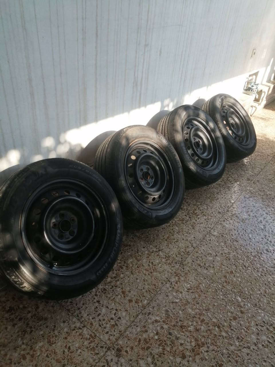 للبيع تخم ويل كورلا مع كبات وحساسات نضيفات حيل وبشرط حجم 16 /60 السعر ١٨٠ وبي مجال الشراي ينتصل *********** وتساب
