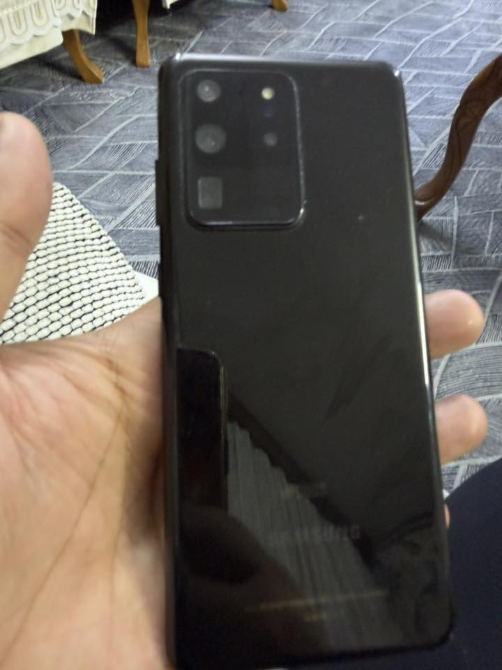 السلام عليكم سامسونج اس 20 الترا دبل سيم كارت ذاكره 256 اسود نضافه 95 بالمسه السعر 300 الف مع المجال القليل المكان بغداد ***********
