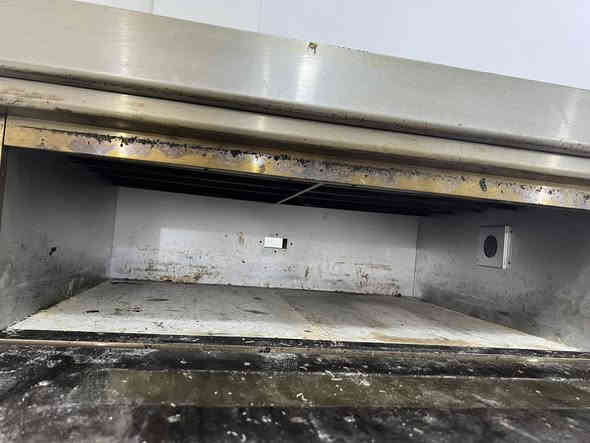 السلام عليكم فرن طبقي كهربائي للبيع استخدام قليل بيه انعواج شويه من جوه بسبب النقل  سعره 450 الف وبيه مجال ***********
