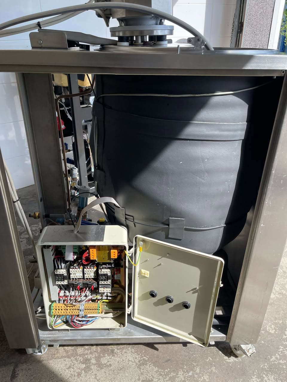 سلام عليكم لبيع بستره مارك110 لتر غير مستخدم في العراق اخو جديد لتواصل***********
