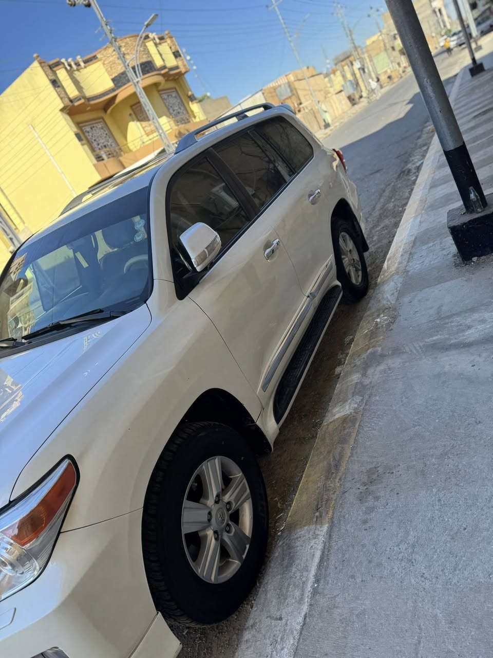 السلام عليكم لاندكروز 2014 
اصلي باب اول
فول مواصفات لكزز معروفه الجناي يعرف مواصفات 
ماشيه 160الف  
تبريد كشنات
خزن ميموري كشنات 
سلايد
5 بصمات
4 كامرات محيطيه 
3 شاشات بلاديه من الوكالة
الصندوق كهرباء
جلد +كراسي 2 كهرباء 
طفايه من شركة 
مكان السياره لأنبار 
لاستفسار 
***********
***********
