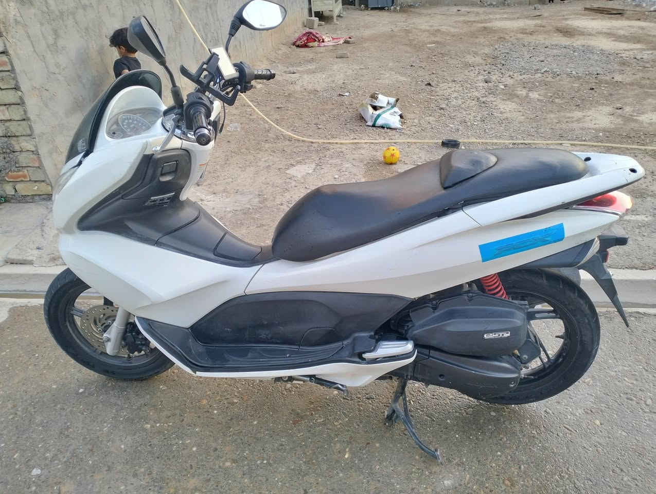 سلام عليكم دراجة pcx الجيل الاول للبيع محرك مكفول مامفتوح بي برغي والكفرات بس هذا الفطر موضح بالصوره السعر مليون و 350 المكان بغداد المعامل للاستفسار ***********
