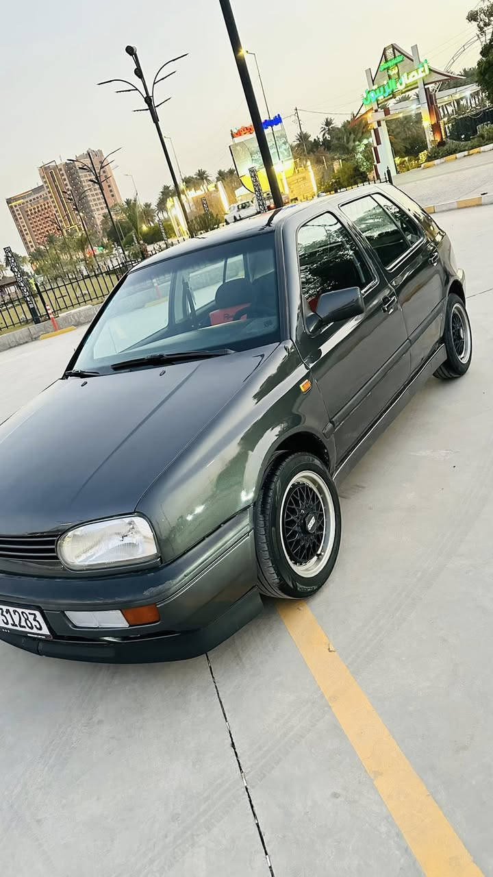 سلام عليكم
فولكس فاكن كولف 
موديل 93بدون حادث 
السيارة صبغتهة جديدة ميتاليك 7 شذرات للجمالية 
عليهة هواي اضافات والسيارة نضيفة كير مكينة) تبريد كفالة بدون نضوح دهن بدون تبخير خير من لله بدون اي نقص 

1-عليهة اكزوز رياضي و بوري جبير (البلادي موجود بطيخات )
2_لويات ناصية ماركة 
3_لحاية و دوسات 
4_منضومة زنون 
5_ويالة بي بي اس اصلي جديد
6_طخم تاير دنلوب جديد 
7_بكلايت سموك 
8_سبويلر 
9_ منضومة تبريد جديدة
10_رقم دولي جديد هزة جديدة 
باقي السيارة كلة بلاد كهربائيات كلهن شغالة ومبدل دهن كير جديد دهن بريك دهن مكينة مابيهة كل نقص وب واقع بعد احلة 
الداخل كلة جديد الكشانت بشرط بدون اي شك ماعدة البطاين لامامية شوية تعبانة السيارة ذكرت كل تفاصيلهة ب منشور
السعر :55 
مكاني بغداد الدورة  
للتواصل لاتصال على 
***********
