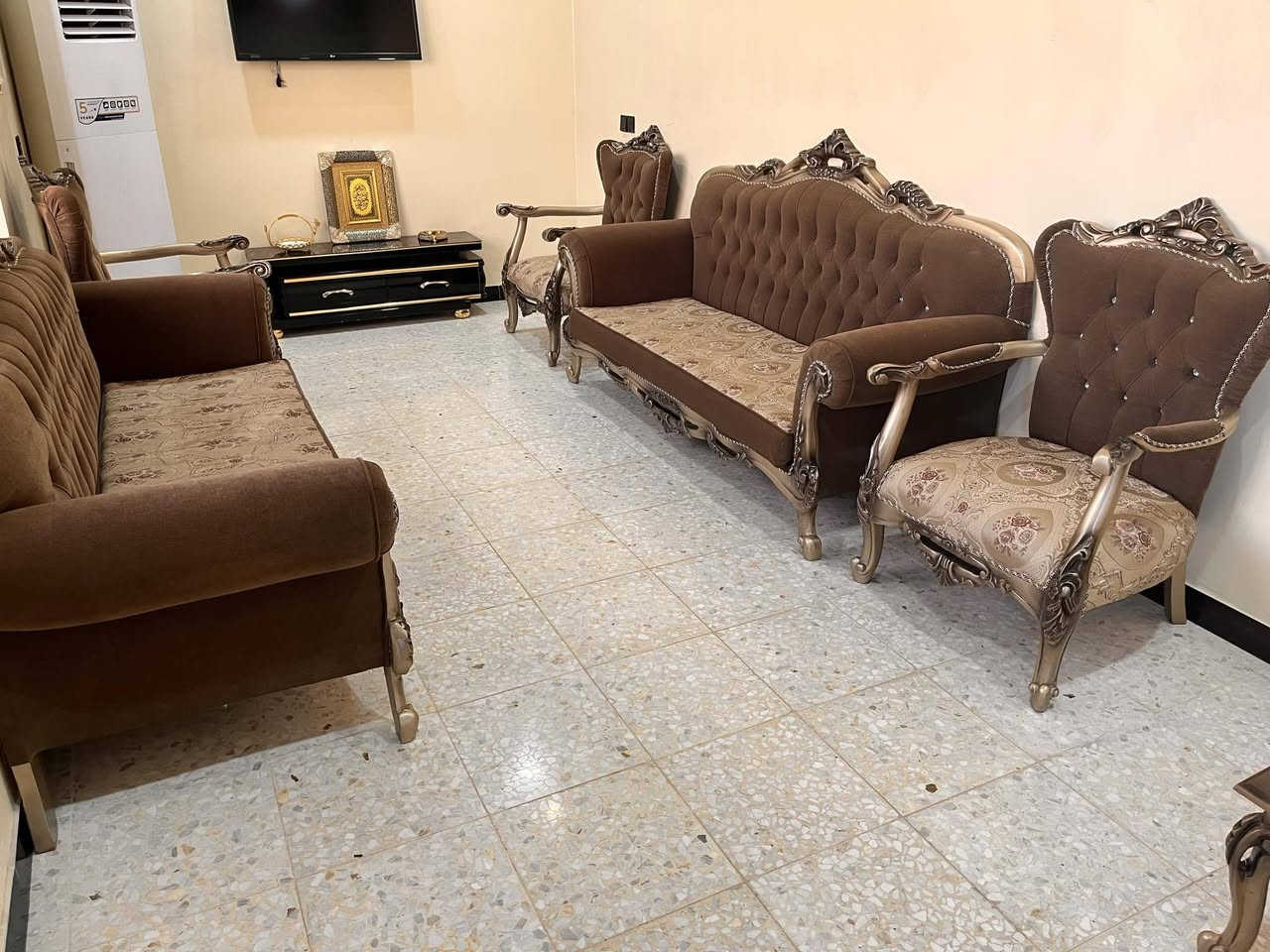 اللهم صلي على محمد وآل محمد
السلام عليكم 
تخم للبيع تركي نضافة ٨٠٪؜
السعر ٥٠٠ الف العنوان بغداد الغزاليه تخم 9مقاعد مع طبله وسطيه


**إذا كنت صاحب هذا الإعلان وتريد حذفه لأي سبب، رجاءا أرسل رسالة إلى الدعم الفني**