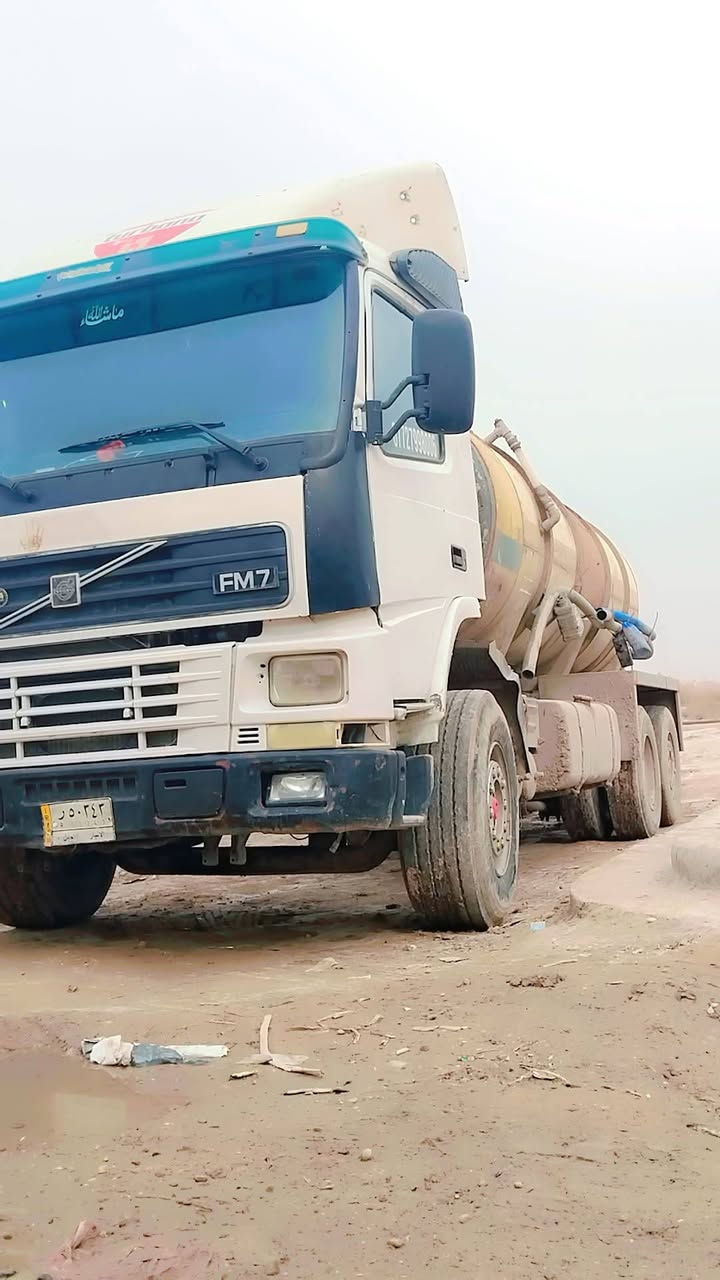 فالفو اف ٧ بم ونوزل للبيع رقم انبار ألماني ما مدفوع كمرك موديل ٢٠٠٢ السعر  ٢$ شدتين  *********** ٠٧٥٠٠٩٦ ١٢٢٨
