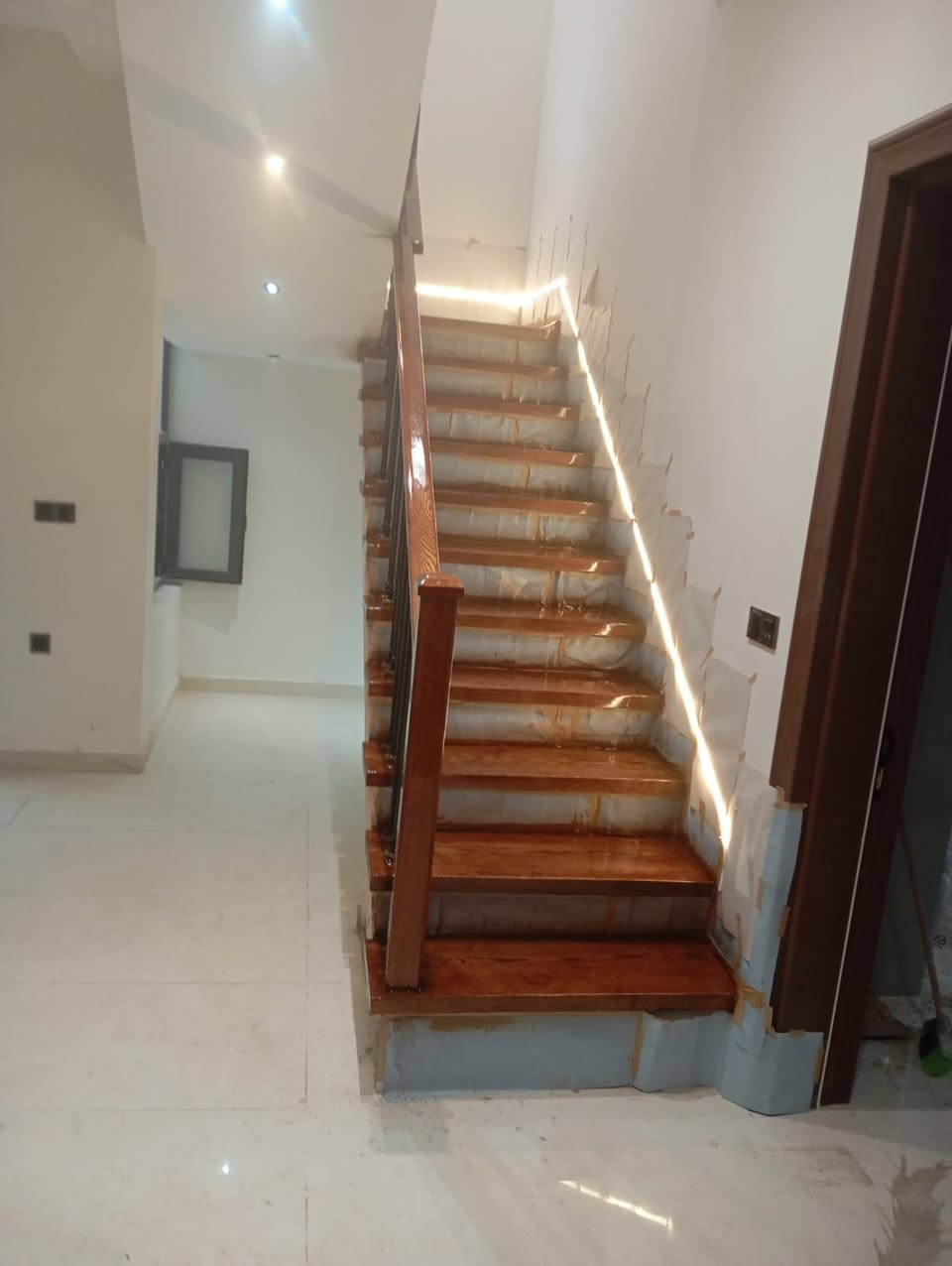 استاد کار دکوراسیون داخلی هستم با بیش از بیست سال تجربه در انواع کار های چوبی و ام دی اف شماره های تماس +905444666803
+96477067169160
سید ابوالفضل موسوی
