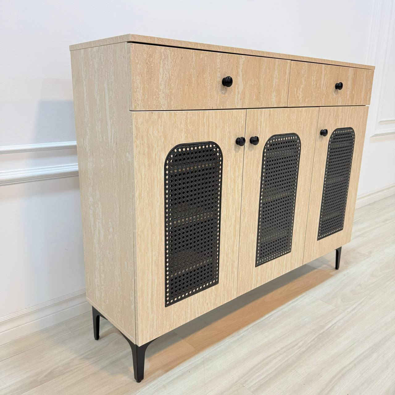 خزانه 3 باب خشب mdf
عرض 120 سم 
ارتفاع 95 سم 
عمق 32 سم 
السعر 130 الف


**إذا كنت صاحب هذا الإعلان وتريد حذفه لأي سبب، رجاءا أرسل رسالة إلى الدعم الفني**