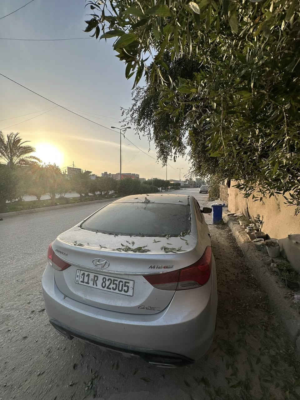 افانتي ٢٠١٢ بيها رشات خفيفه 
مراوس ببي ام شعندك نزّل
مكاني حلة

***********
