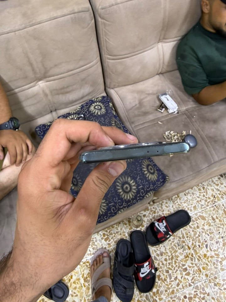 السلام عليكم Honor x9a جهاز مال بيت شغال ما بي اي خلل السعر 200 وبي مجال قليل***********
