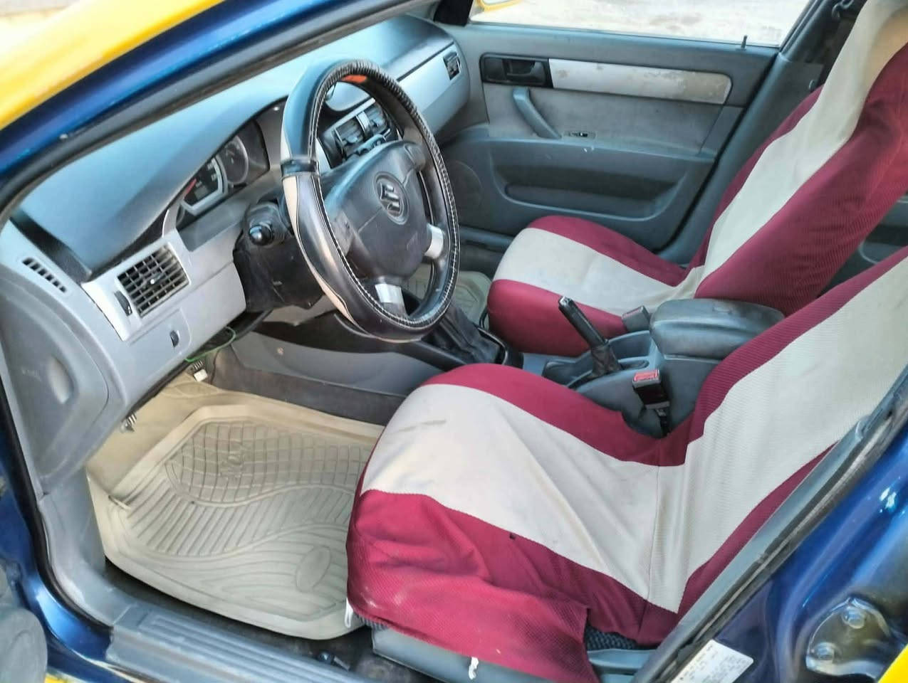 السلام عليكم .سيارة فورنزا 2007 .كير عادي .رقم بغداد دولي .مصفرة هيئة وغرامات سنوية وهزة جديدة .سيارة جديدة بمعنى الكلمة. محرك وكير وضفيرة .كلها اوبترا مال كصة..تخم تاير  صدر امامي وخلفي نظيف جدا السعر ٤٨ وبيها مجال
معروضه يمي لاستفسار *********** ديالى بعقوبه
