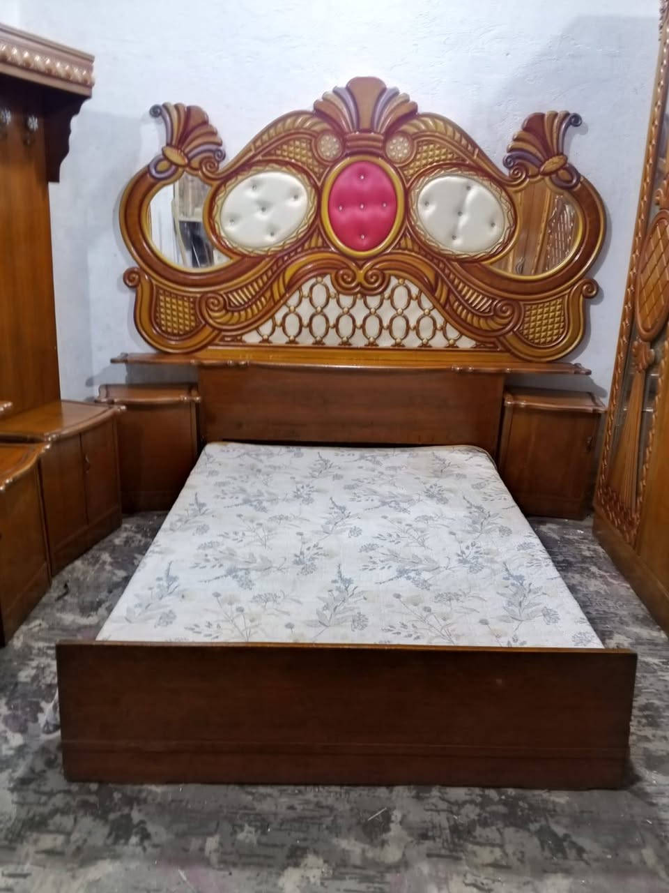 650غرفه ست ابواب  مال عرسان صاج داخل وخارج بغداد الحسينيه مال الراشديه وعندي توصيل ***********
