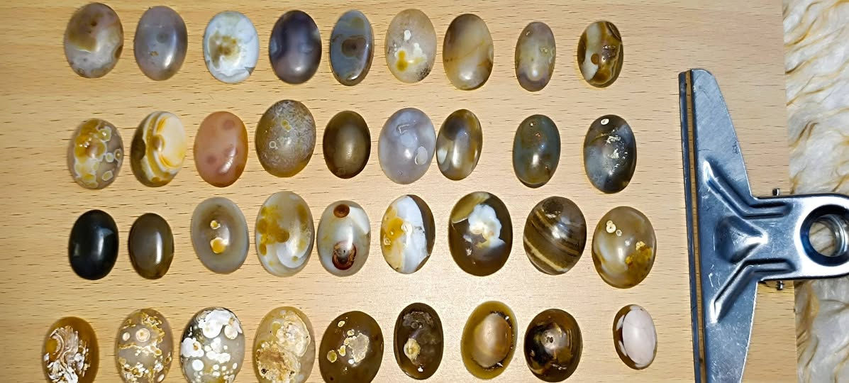 اللهم صل على محمد وال محمد 🌹
مجموعة من الاحجار داودي والسليماني طبيعي الاصلي 

تحف روعة من جمال رباني ذات عيون واضحة وصريحة

بيع شلع العدد 36 قطعة سعر 75 الف تطلع عليك القطعة الوحدة 2 الف دينار اذا تبيع عله 3 الاف انته رابح 😉

يوجد توصيل جميع محافظات العراق ⭕ 

واتساب ***********
