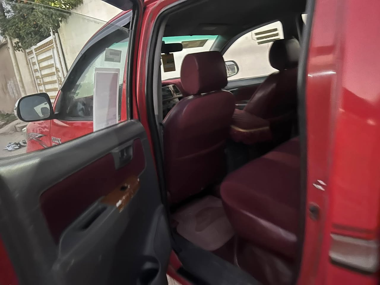 سلام عليكم 
بكم هايلوكس للبيع
موديل 2012
ضرر باب خلف سايق وشويه بل بودي 
كير ومحرك شرط 
تواير وصدر جدد 
السعر 170 وبيها مجال 
الرقم ***********
